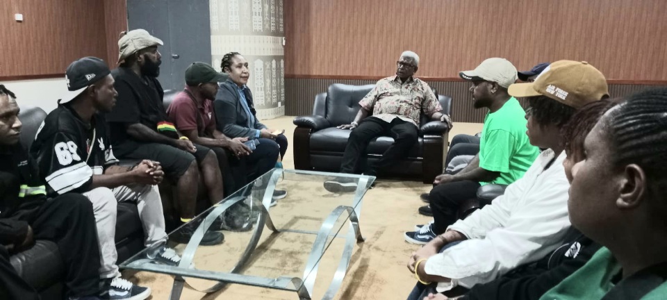 Tiba di Timika, Bupati Mimika Bertemu Langsung Dengan Puluhan Pekerja yang Ditelantarkan PT HAL