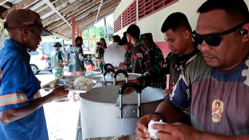 Satgas TMMD Kembali Buka Dapur Lapangan untuk Warga   
