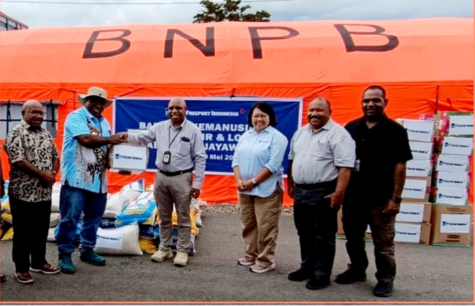 Freeport Serahkan Bantuan untuk Warga Terdampak Banjir dan Longsor di Jayawijaya 