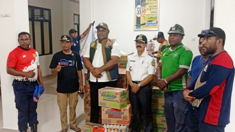 Peduli Warga Terdampak Banjir, BPBD Mimika Salurkan Bama ke Distrik Iwaka dan Wania
