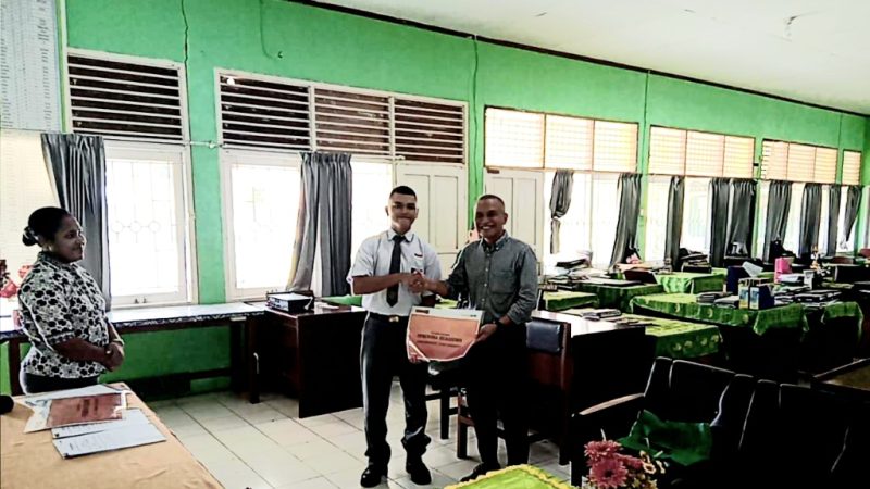 Dua Siswa Berprestasi Lulusan SMK PK Negeri 1 Teknologi Dan Rekayasa Mimika Dapat Beasiswa dari PT. Trakindo Utama