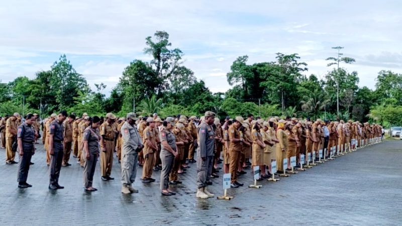 Pimpin Apel Pagi, Pj Sekda Mimika Tekankan Kedisiplinan 