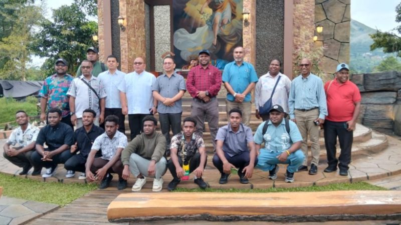 13 Peserta Beasiswa YPMAK Dididik jadi Calon Imam Katolik