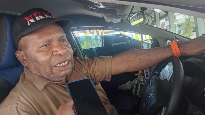 Anton Alom : Bantuan Pangan Beras di Mimika Harus Tepat Sasaran