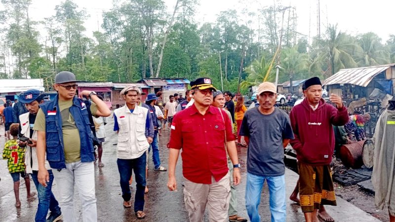 Rasa Peduli, KKSS Mimika Kunjungi Korban Kebakaran di Poumako dan Berikan Bantuan