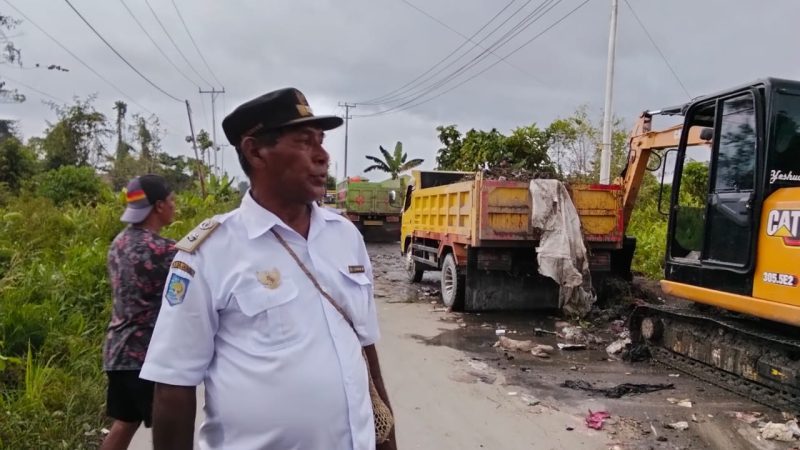 Bersih Bersih Kampung Nawaripi, 100 Ton Sampah Berhasil Diangkut, Norman Ditubun: Akan Bangun Pos Pemantauan Dilokasi TPS