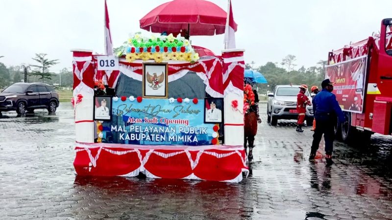 Bupati Mimika Lepas Karnaval Mobil Hias, Meriahkan HUT ke-80 RI