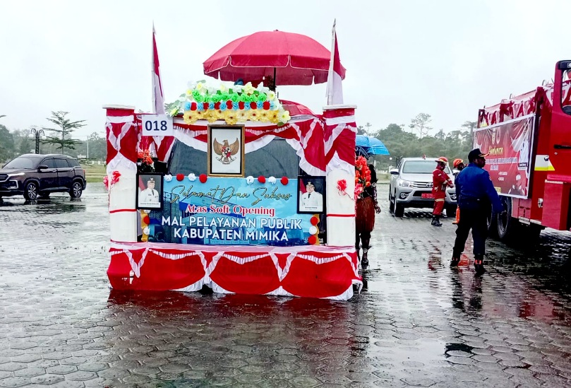 Bupati Mimika Lepas Karnaval Mobil Hias, Meriahkan HUT ke-80 RI