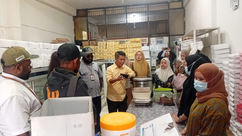 Viral Roti Berjamur, Komisi II DPRK Mimika : Dinas Teknis Wajib Rutin Lakukan Pengawasan, Pemilik Toko Roti Akui Kelalaiannya