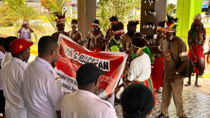 Masyarakat Distrik Mimika Tengah Gelar Adat dan Doa Bersama Dukung Samuel Yogi Pimpin Dinas Koperasi dan UMKM Mimika