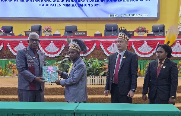 Delapan Fraksi DPRK Mimika Menyetujui 8 Ranperda Non APBD Ditetapkan Menjadi Perda