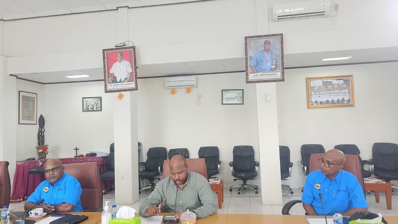 Di Bawah Kepemimpinan Dr. Leonardus Tumuka, YPMAK Hidupkan Kembali Program Beasiswa Luar Negeri – Tiga Anak Papua Kuliah di Malaysia