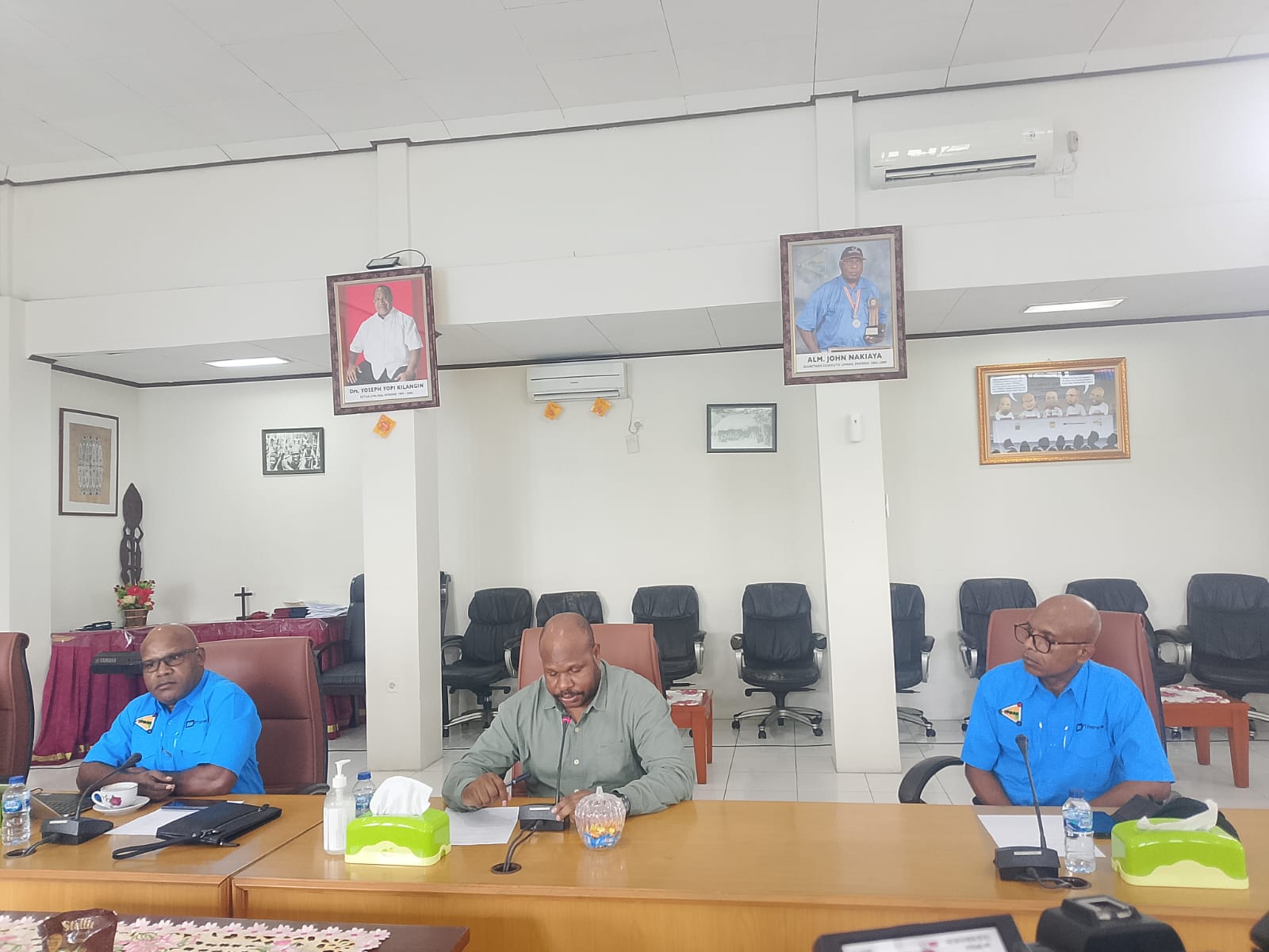 Di Bawah Kepemimpinan Dr. Leonardus Tumuka, YPMAK Hidupkan Kembali Program Beasiswa Luar Negeri – Tiga Anak Papua Kuliah di Malaysia