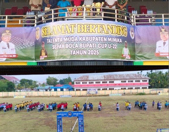 Turnamen Sepak Bola U-22 Piala Bupati Mimika Resmi Bergulir, Seruan Sportivitas dan Pembinaan Talenta Muda dari Bupati – Ketua DPRK – dan ASKAB Menggema di Stadion Wania Imipi
