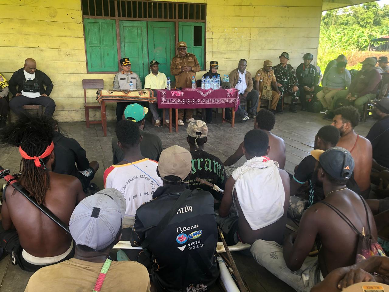 Pemkab Mimika, DPRK dan Forkopimda Turun Langsung Dengar Keluhan Masyarakat Terkait Konflik Tapal Batas di Kapiraya