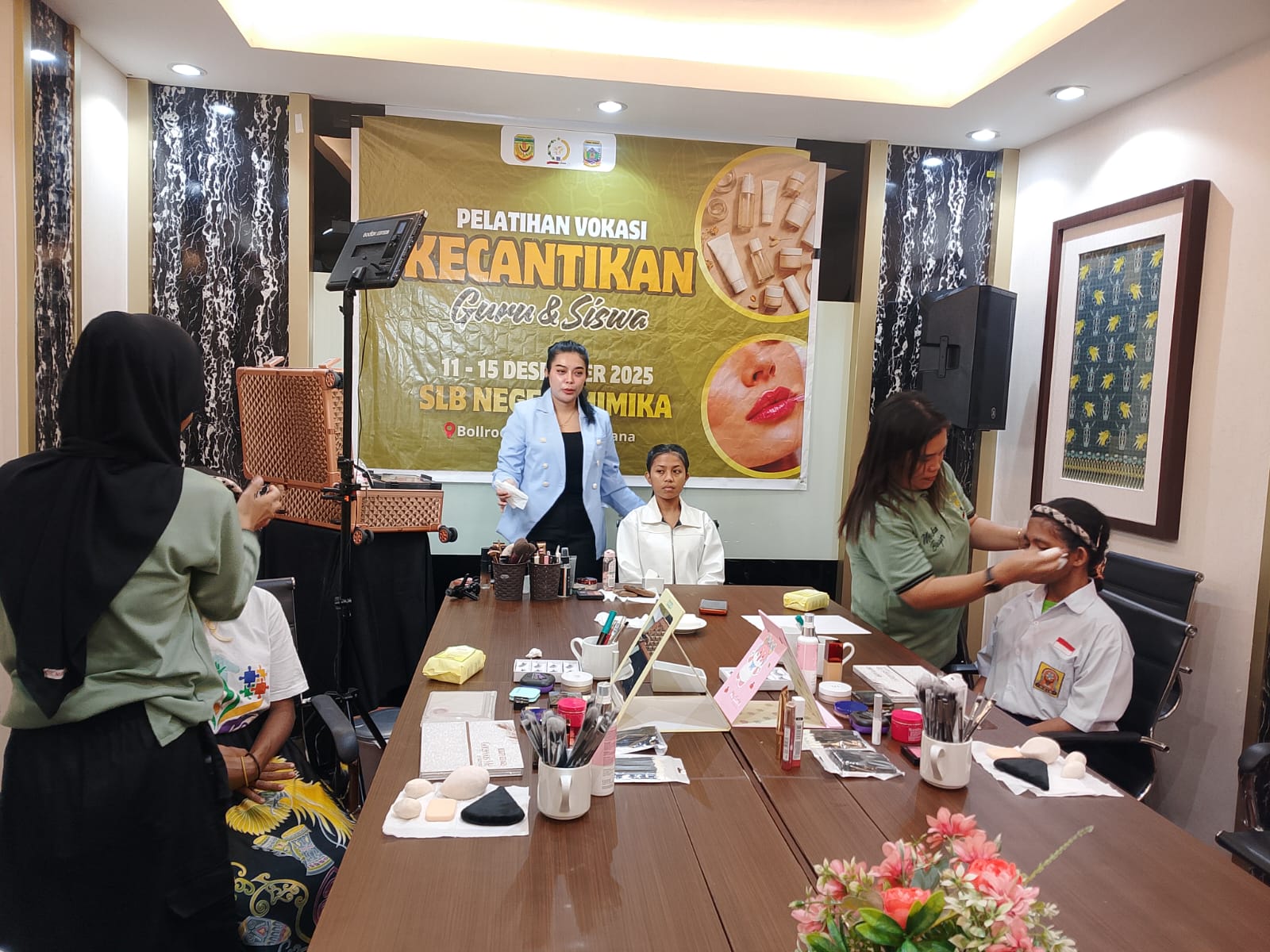 SLB Mimika Bekali Guru dan Siswa dengan Ragam Keterampilan Praktis