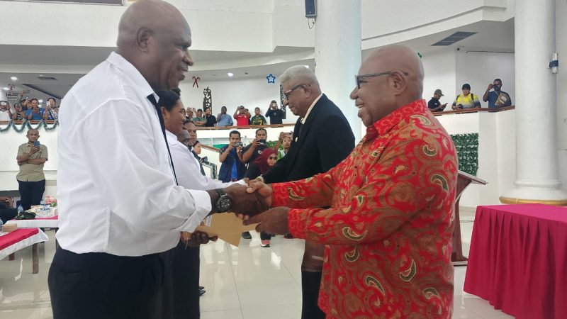 Serahkan SK PPPK, Bupati Mimika Tekankan Tanggung Jawab dan Integritas 
