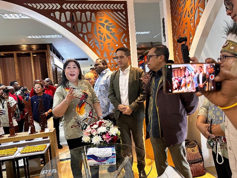 Launching Teras Mimika di SMESCO, Dekranasda Jadi Ujung Tombak Pengembangan Kerajinan Lokal