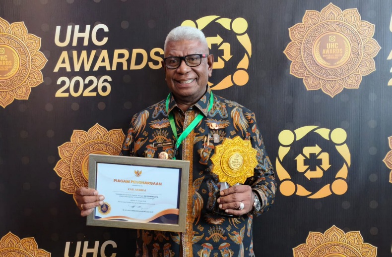 Bukti Komitmen Pemkab Mimika, Tiga Kali Raih Universal Health Coverage Award, Bupati Rettob: Target Kita100 Persen Pelayanan JKN di Tahun 2027