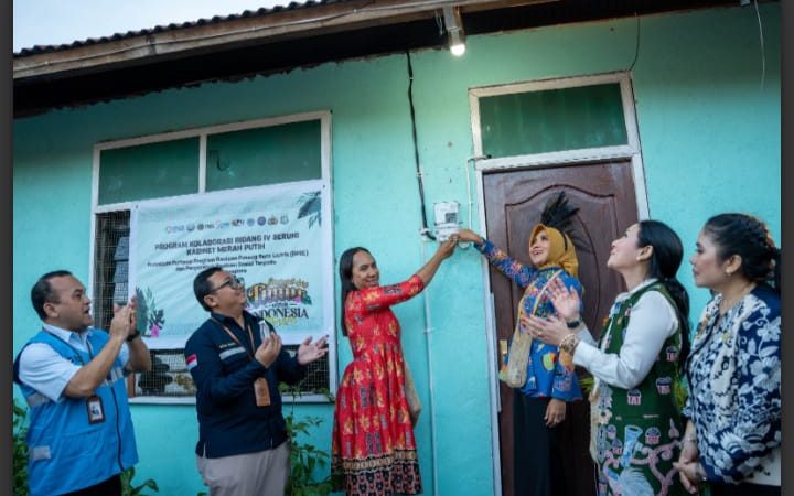 Dapat Sambungan Listrik Gratis dari Pemerintah dan PLN, 2000 Rumah Tangga di Papua Rasakan Manfaatnya