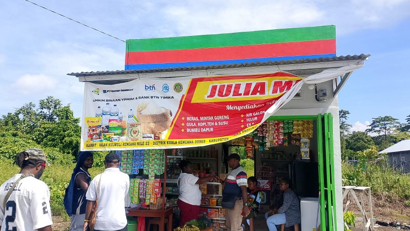 Tinjau Kios Kelontong Binaan, YPMAK Dorong Lahirnya Pelaku Usaha Unggul OAP