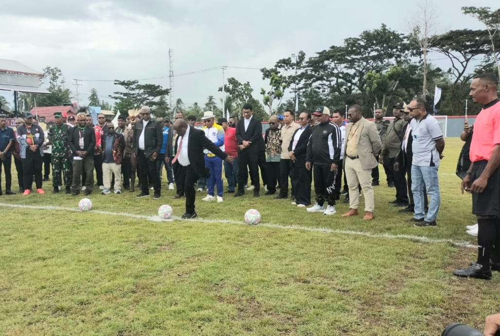 Liga 4 Papua Tengah Resmi Bergulir, Gubernur Meki Nawipa Tekankan Sportivitas dan Kerja Sama Tim