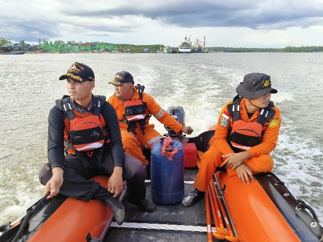 Pemancing Ikan Terjatuh di Dermaga Pelabuhan Poumako Timika