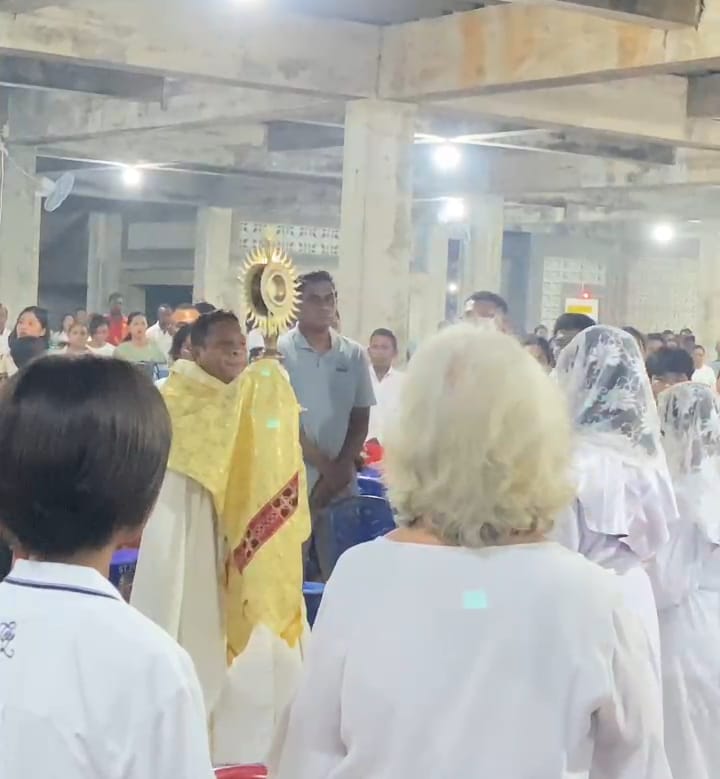 Misa Kamis Putih di Gereja Santo Petrus SP 1, Umat Diajak Hidupi Kasih dan Kerendahan Hati