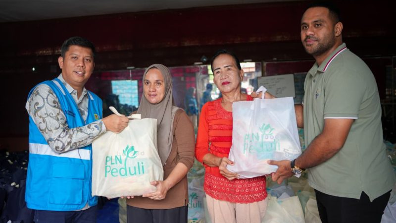PLN Tebar Ribuan Sembako di Papua Barat, Warga Terbantu Saat Harga Melonjak