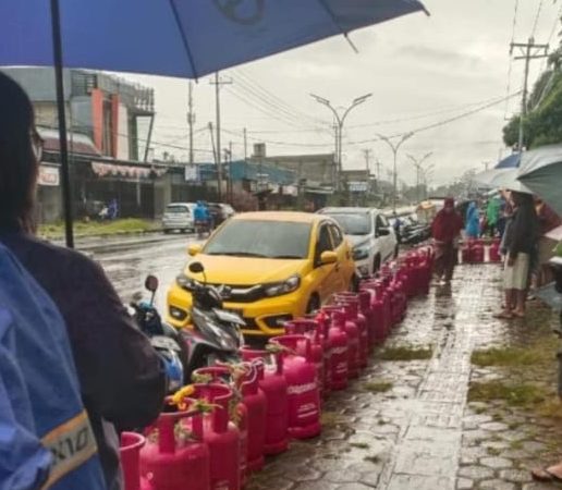 Krisis atau Distribusi? Antrean LPG di Timika Jadi Sorotan, Ini Penjelasan Pihak Terkait