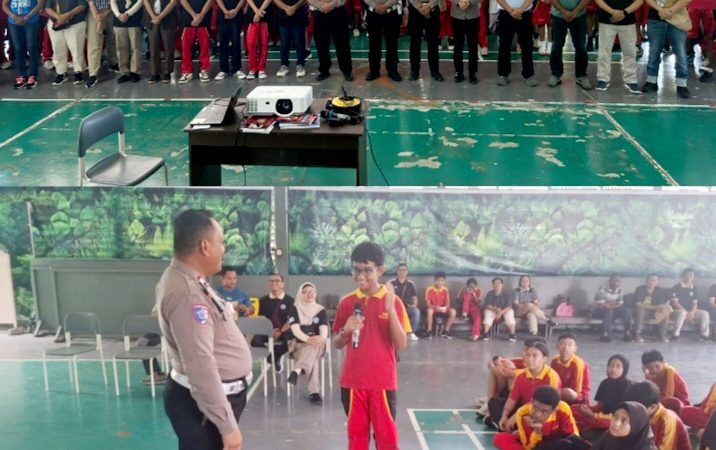 Satlantas Polres Mimika Sosialisasikan Keselamatan Berlalu Lintas kepada Pelajar