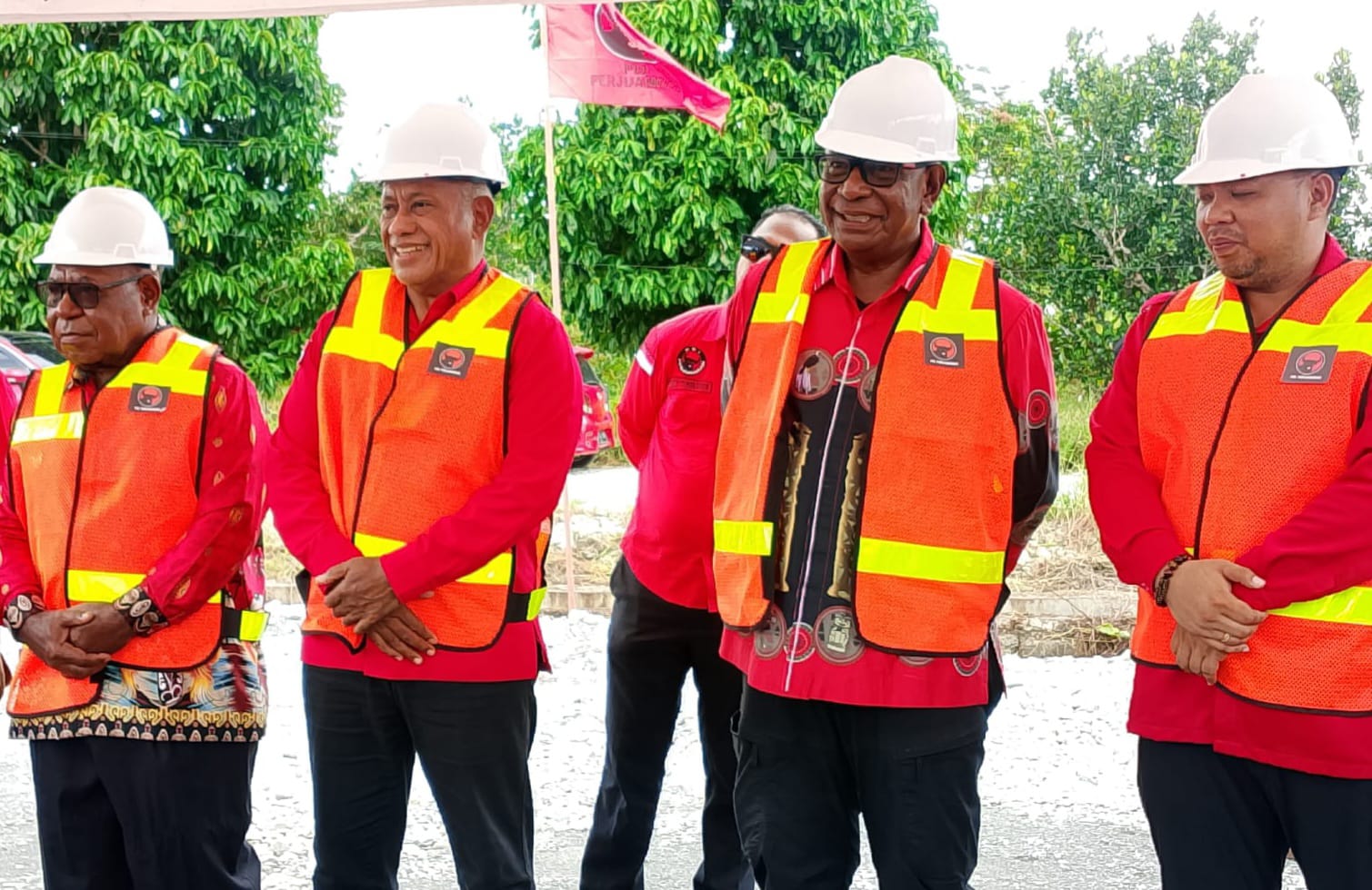 Kantor DPC PDIP Mimika Mulai Dibangun, Adrian Andhika Thie Gaungkan Semangat Kebersamaan