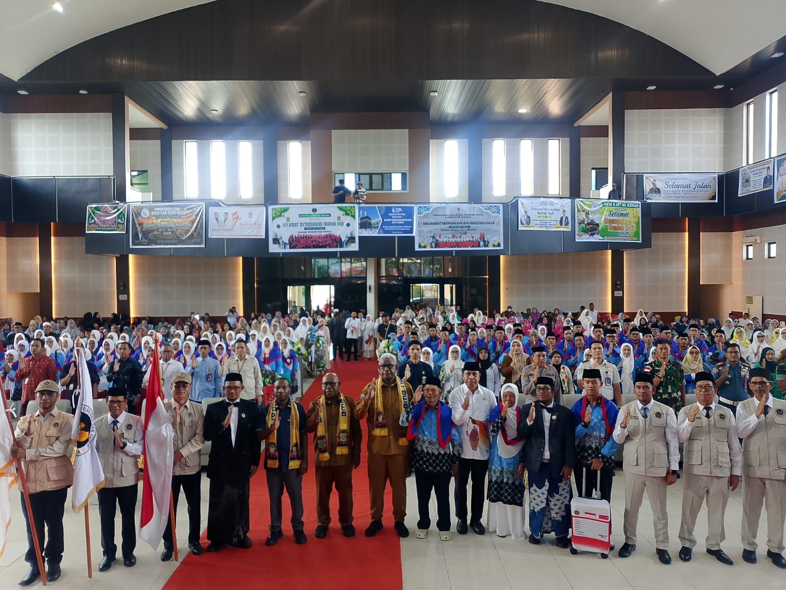 Bupati Mimika Lepas 123 Jemaah Haji ke Tanah Suci