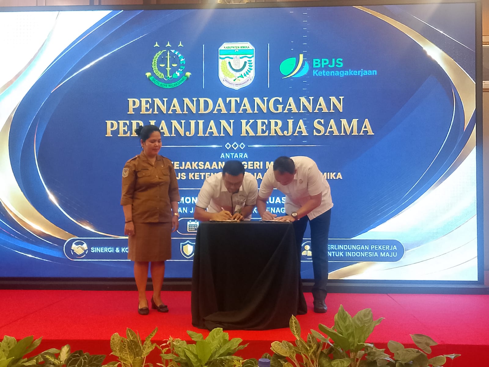 Wujud Nyata Sinergi Antar Lembaga untuk Lindungi Pekerja, Pemkab Mimika Apresiasi PKS BPJS Ketenagakerjaan dan Kejari Mimika