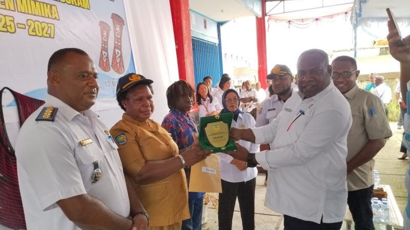 133 Kepala Kampung dan Bamuskam di Mimika Terima SK Perpanjangan Jabatan Hingga 2027