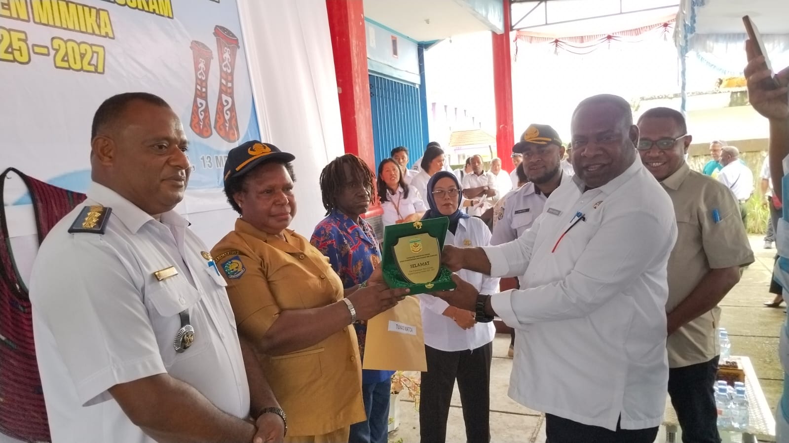 133 Kepala Kampung dan Bamuskam di Mimika Terima SK Perpanjangan Jabatan Hingga 2027