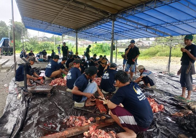 Masjid Al-Ikhlas SP 1 Bagikan Daging Kurban untuk Warga, 1 Ekor Sapi Hibah dari Presiden