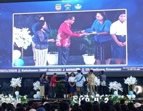 Penamatan SMP Negeri 2 Mimika, Orang Tua Diajak Dukung Pendidikan Anak ke Jenjang Lebih Tinggi