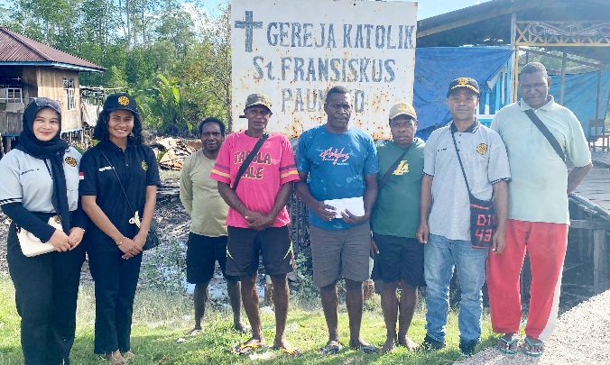 PPI Mimika Salurkan Donasi untuk Gereja Santo Fransiskus Poumako