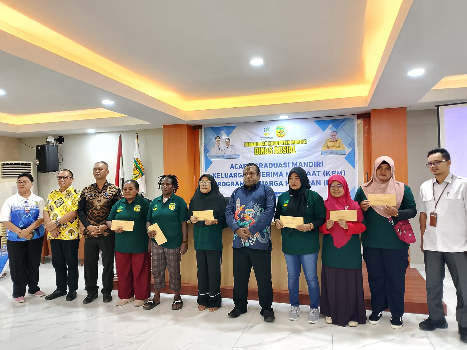 46 KPM di Mimika Terima Bantuan Graduasi Mandiri PKH Rp5 Juta