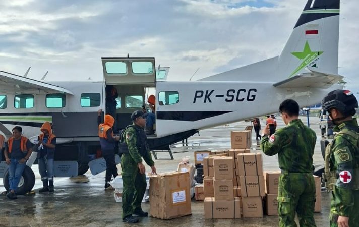 Koops TNI Habema Salurkan Dua Ton Bantuan Kemanusiaan untuk Warga Terdampak Krisis Pangan di Puncak