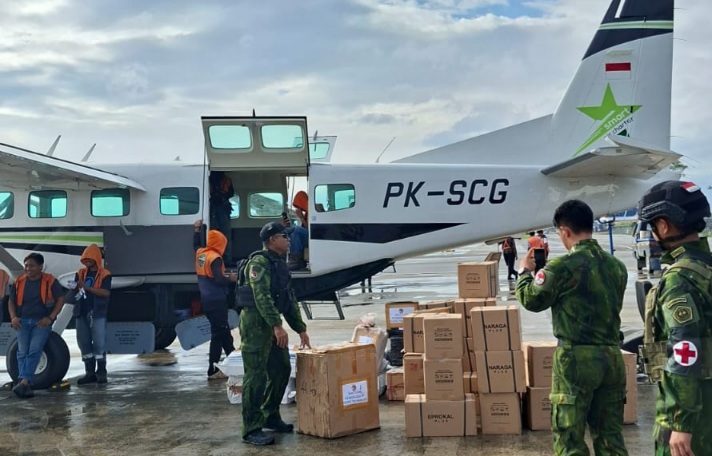 Koops TNI Habema Salurkan Dua Ton Bantuan Kemanusiaan untuk Warga Terdampak Krisis Pangan di Puncak