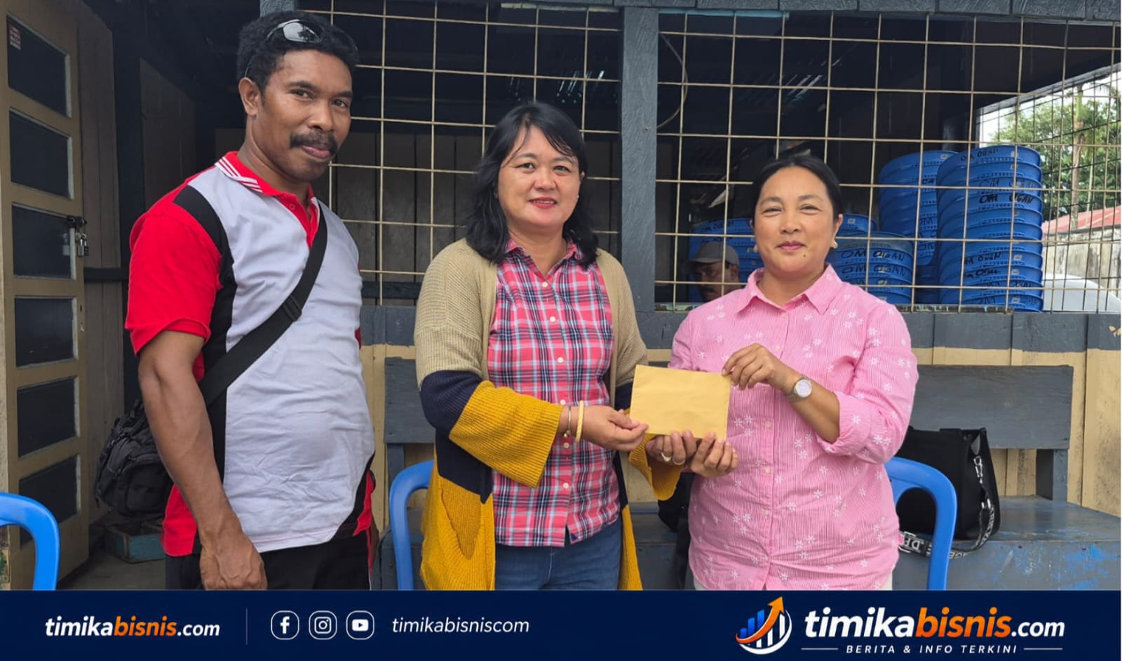 Peduli Kemanusiaan, Politisi Golkar Mery Pongutan Beri Bantuan untuk Korban Bencana Flores-NTT melalui Flobamora Mimika
