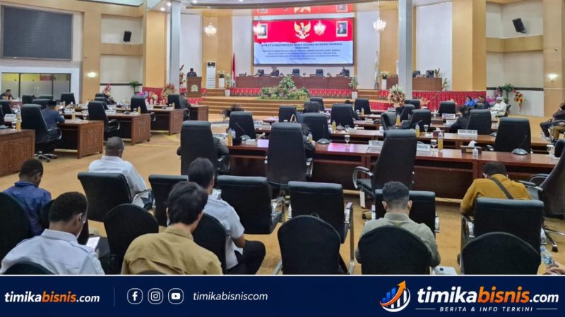 Sejumlah Isu Strategis Jadi Sorotan Poksus DPRK Mimika dalam Paripurna IV Masa Sidang III