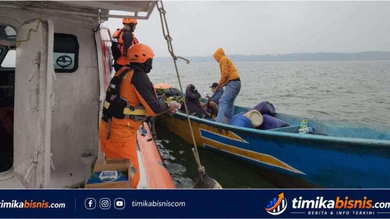 Asap Pekat Sebabkan Long Boat Berpenumpang 7 Orang Hilang Arah di Perairan Timika